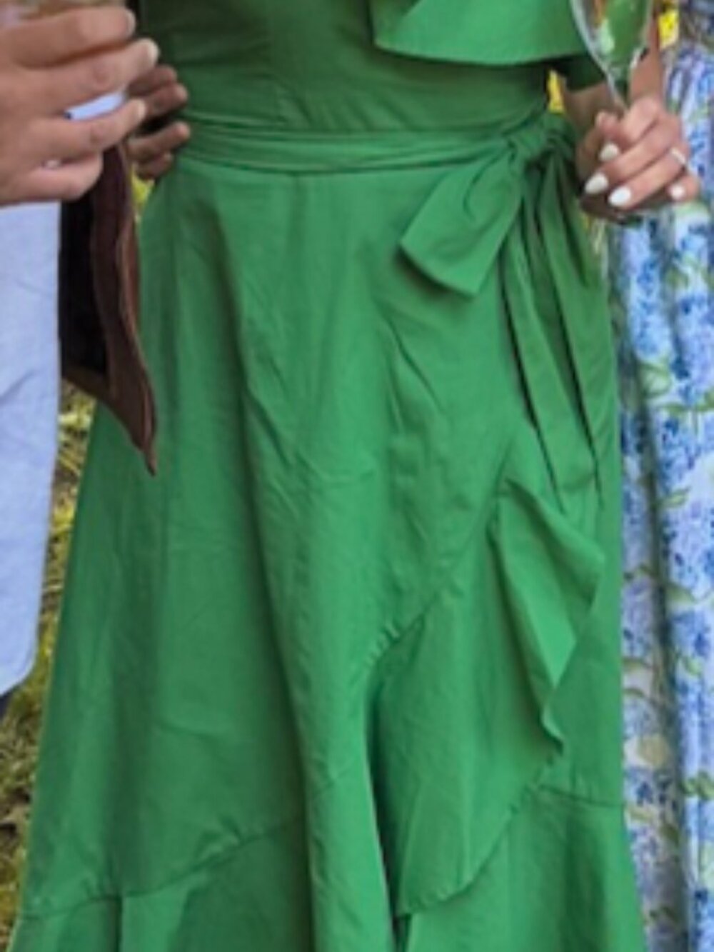 Like New, Green one shoulder Midi Dress, Womens Size small. Fun and flirty - Picture 6 of 7